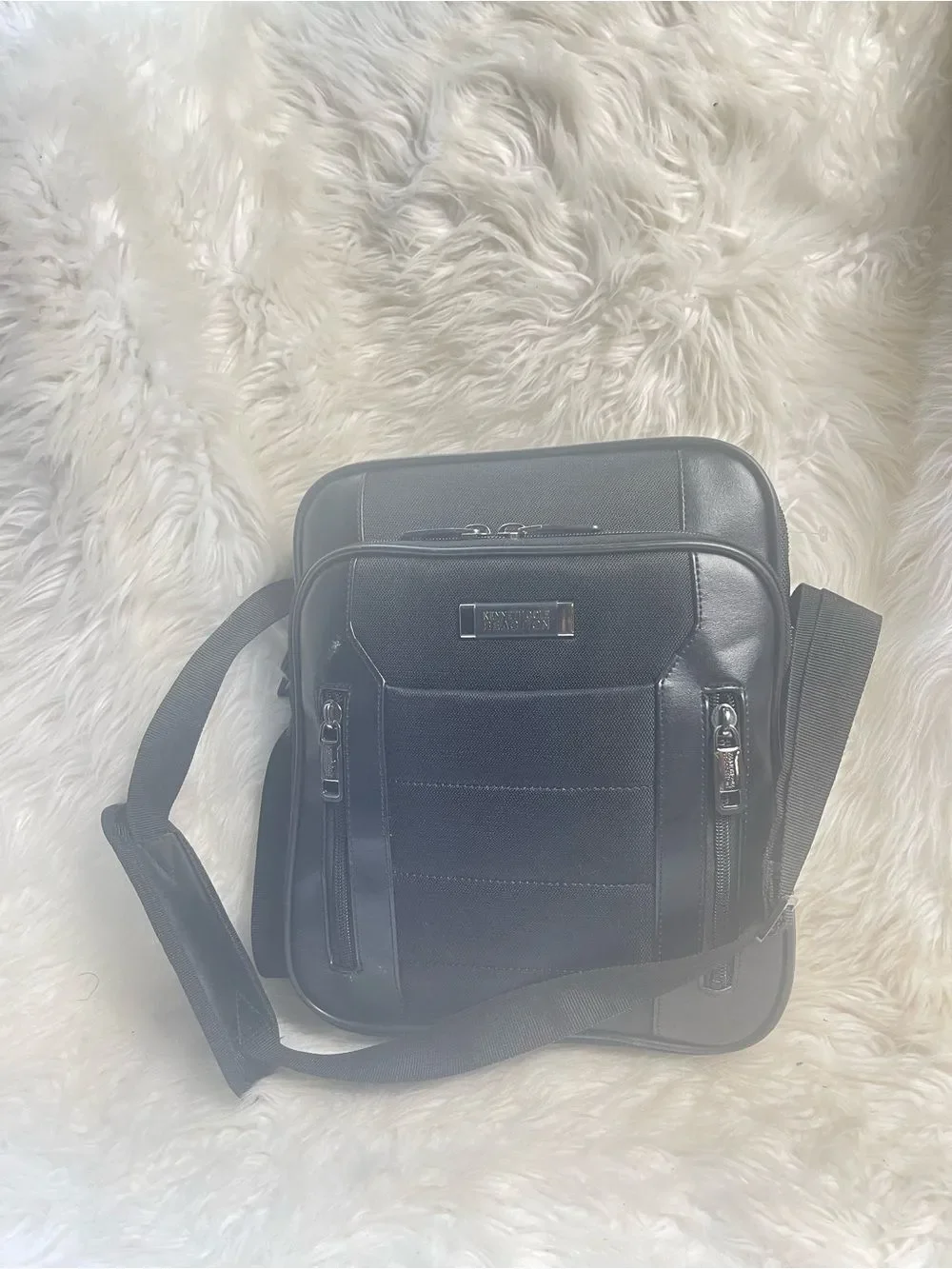 Kenneth Cole Reaction Black Leather Messenger Crossbody